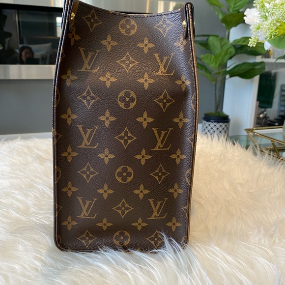 Sold! Louis Vuitton On The Go Tote size MM - Picture 3 of 10